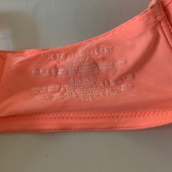 Victoria secret push up plunge bra - Picture 3 of 3